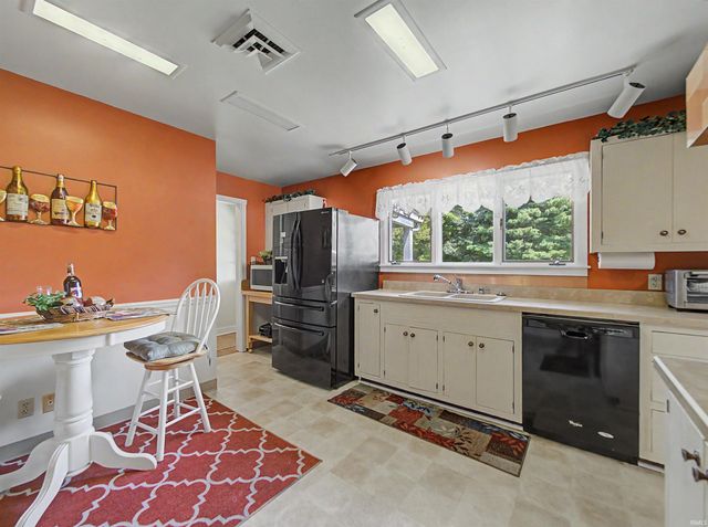 9615 Old State Road, Evansville, IN 47711