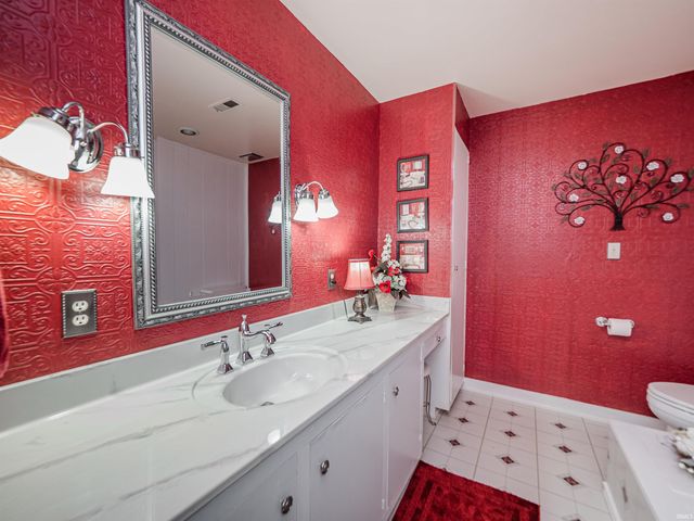 9615 Old State Road, Evansville, IN 47711