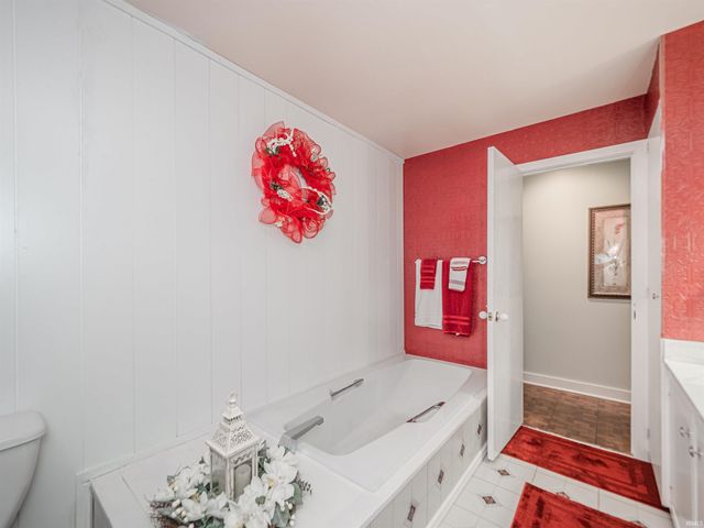 9615 Old State Road, Evansville, IN 47711
