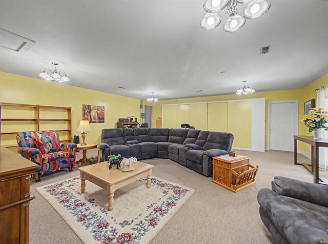 9615 Old State Road, Evansville, IN 47711
