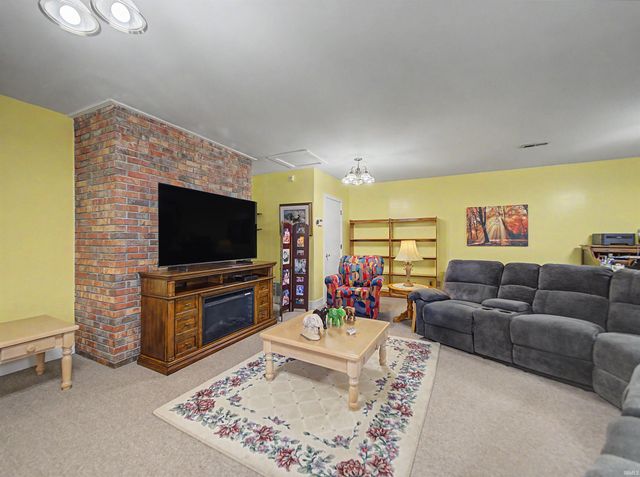 9615 Old State Road, Evansville, IN 47711