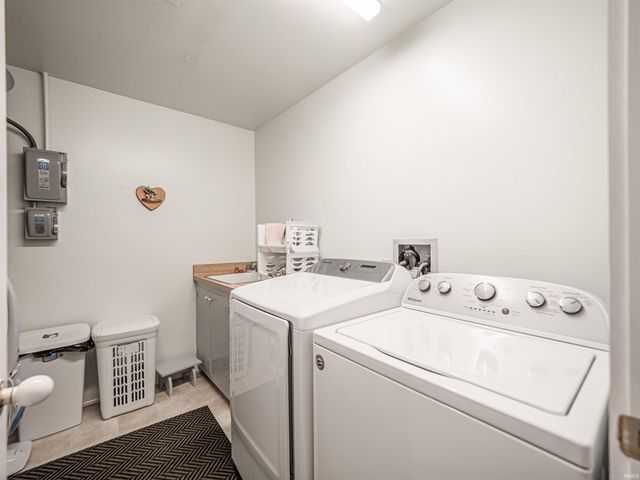 9615 Old State Road, Evansville, IN 47711