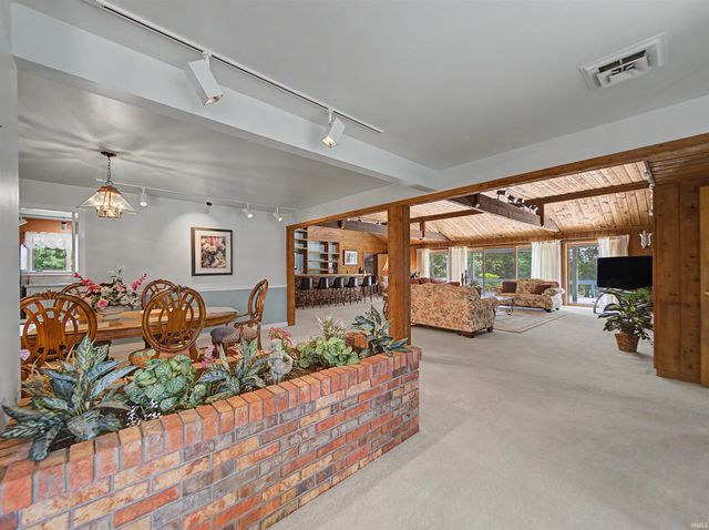 9615 Old State Road, Evansville, IN 47711