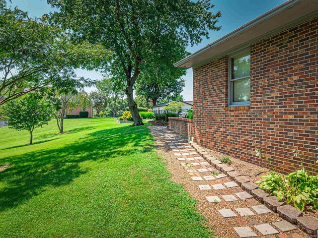 9615 Old State Road, Evansville, IN 47711