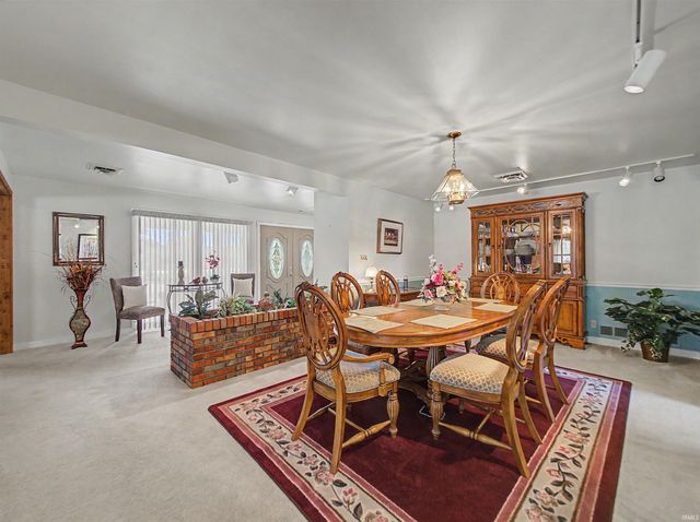 9615 Old State Road, Evansville, IN 47711
