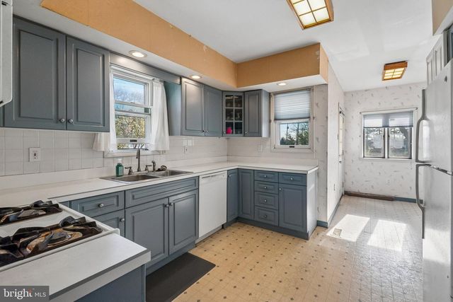 401 WOODLAND AVE, Cherry Hill, NJ 08002