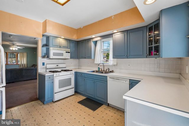 401 WOODLAND AVE, Cherry Hill, NJ 08002