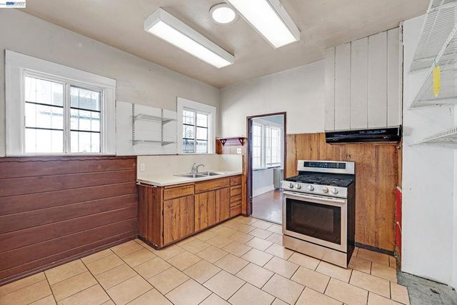 2711 13Th Ave, Oakland, CA 94606