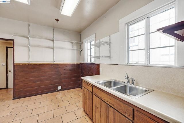 2711 13Th Ave, Oakland, CA 94606