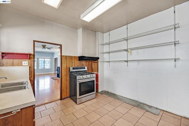 2711 13Th Ave, Oakland, CA 94606