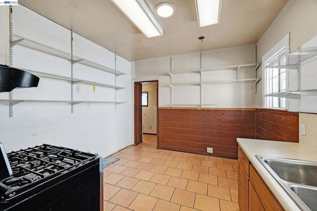 2711 13Th Ave, Oakland, CA 94606