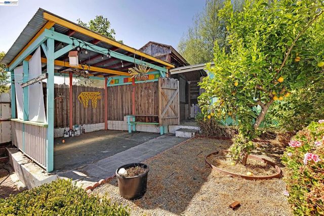 2711 13Th Ave, Oakland, CA 94606