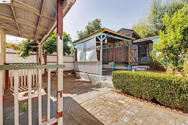 2711 13Th Ave, Oakland, CA 94606