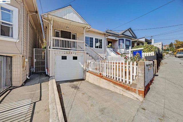 2711 13Th Ave, Oakland, CA 94606