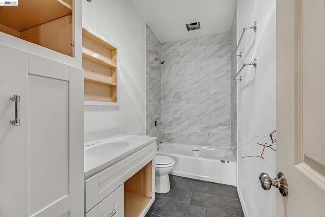 2711 13Th Ave, Oakland, CA 94606