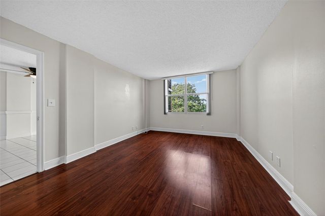 112 Royal Park Dr 3D, Oakland Park, FL 33309