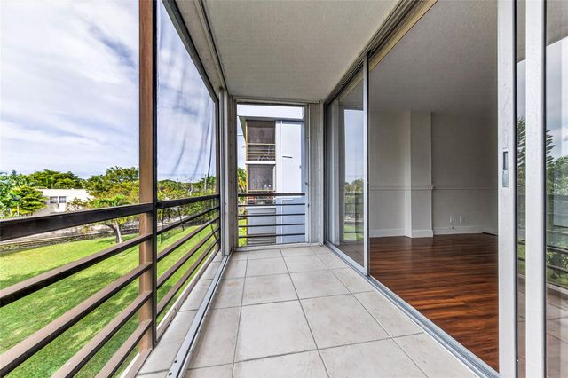 112 Royal Park Dr 3D, Oakland Park, FL 33309