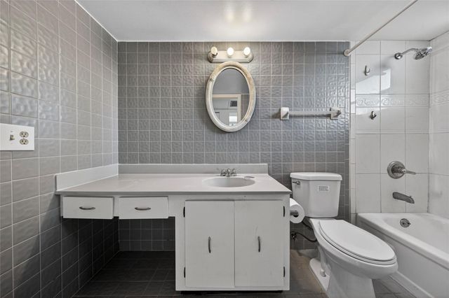 112 Royal Park Dr 3D, Oakland Park, FL 33309