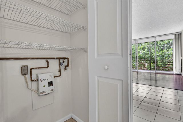112 Royal Park Dr 3D, Oakland Park, FL 33309