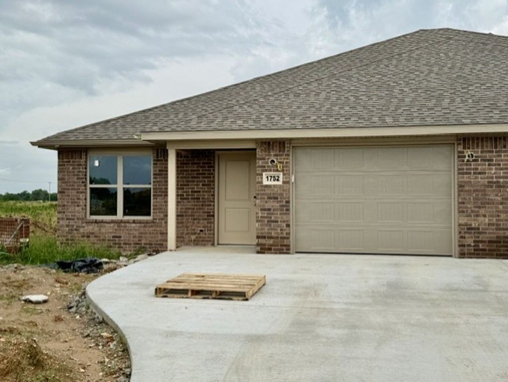 1752 Merworth Street, Gentry, AR 72734