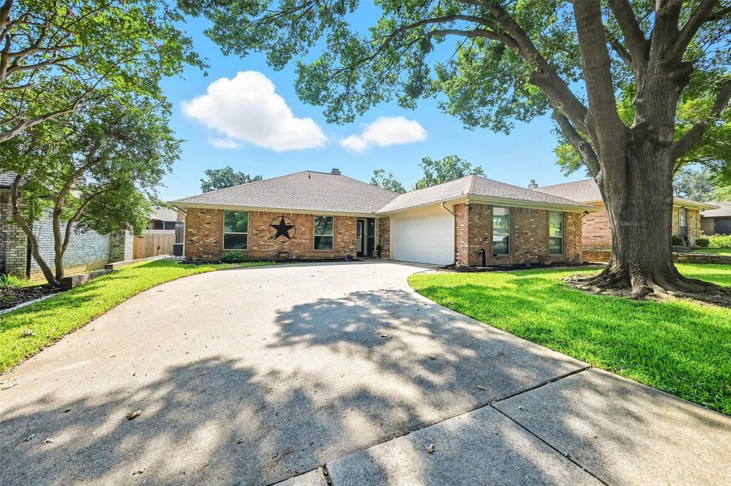 2707 Edinboro Drive, Arlington, TX 76012