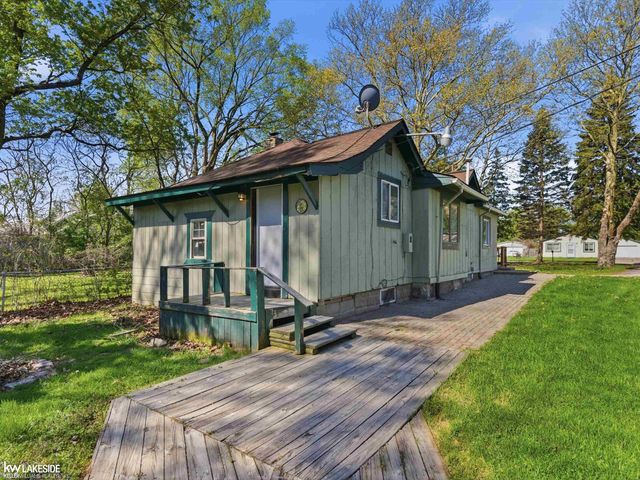 1064 CLOVERLAWN Drive, Pontiac, MI 48346