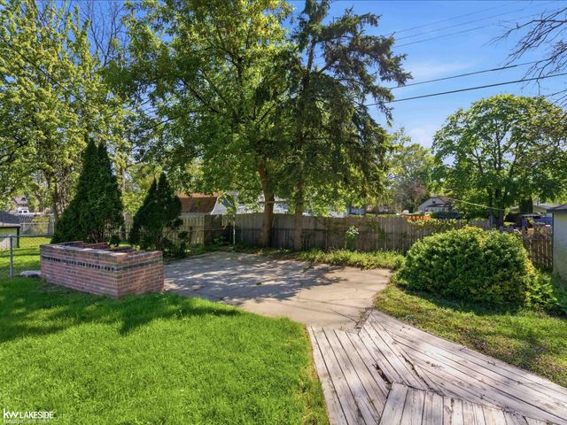 1064 CLOVERLAWN Drive, Pontiac, MI 48346
