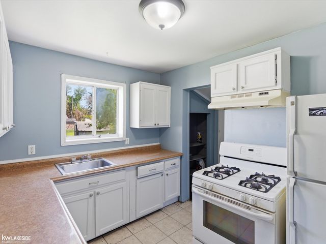 1064 CLOVERLAWN Drive, Pontiac, MI 48346