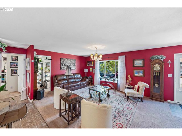 610 SHOREPINES Pl, Coos Bay, OR 97420