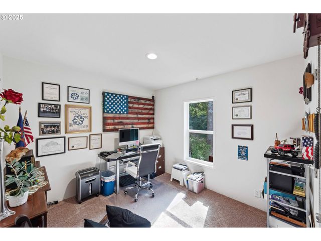 610 SHOREPINES Pl, Coos Bay, OR 97420