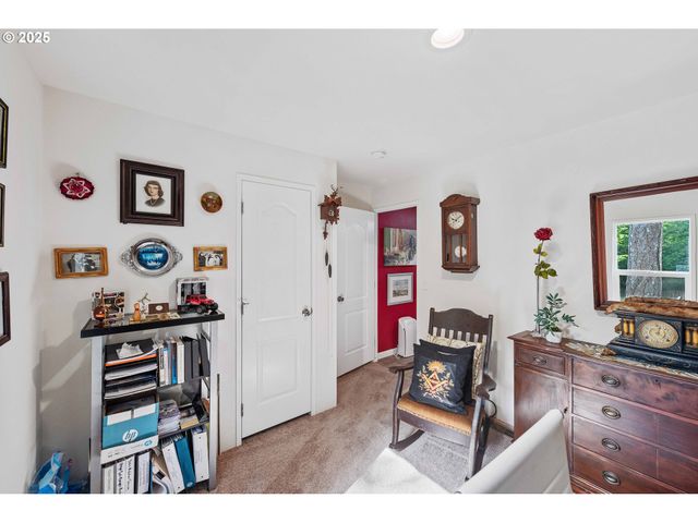 610 SHOREPINES Pl, Coos Bay, OR 97420