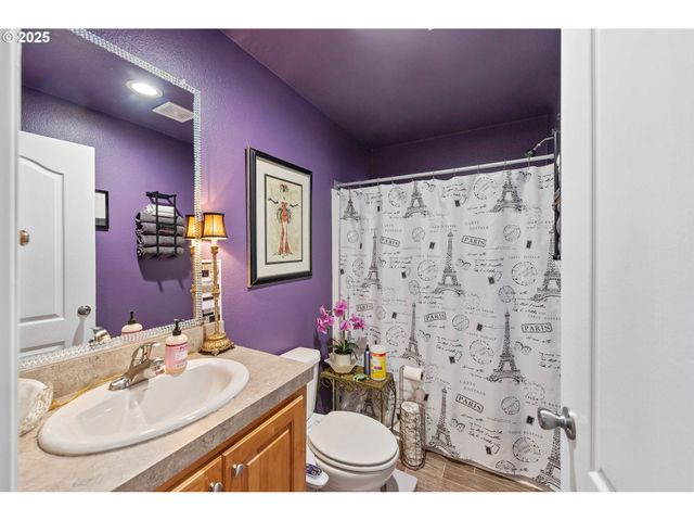 610 SHOREPINES Pl, Coos Bay, OR 97420