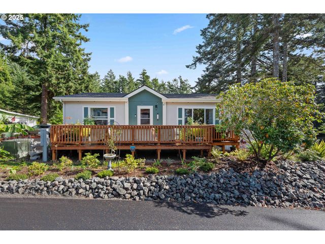 610 SHOREPINES Pl, Coos Bay, OR 97420