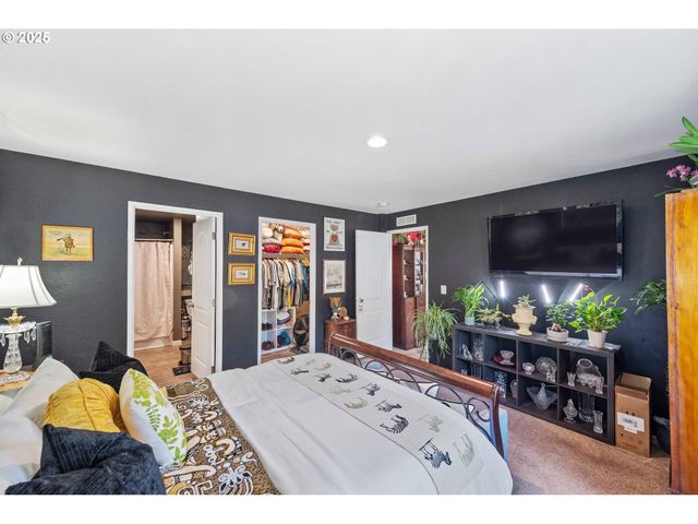 610 SHOREPINES Pl, Coos Bay, OR 97420