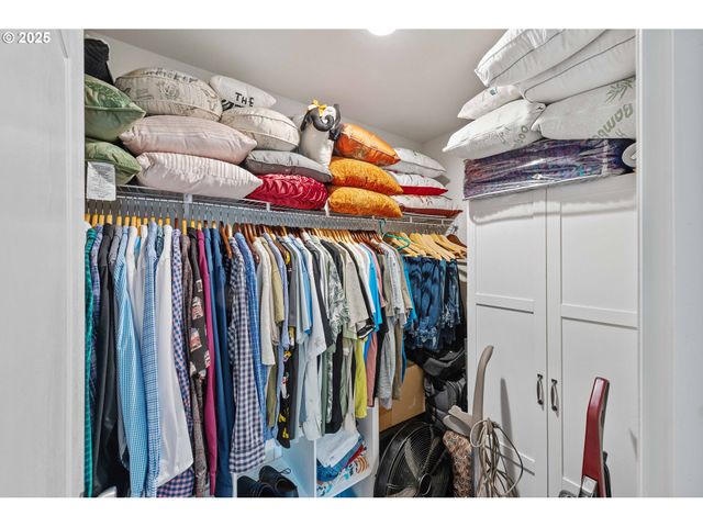 610 SHOREPINES Pl, Coos Bay, OR 97420