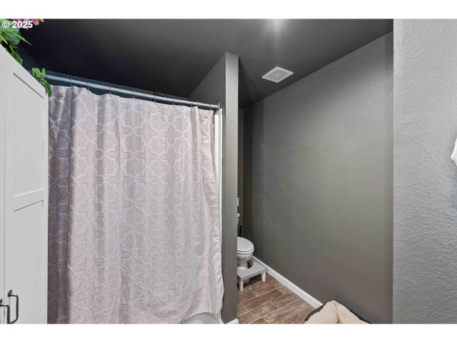 610 SHOREPINES Pl, Coos Bay, OR 97420