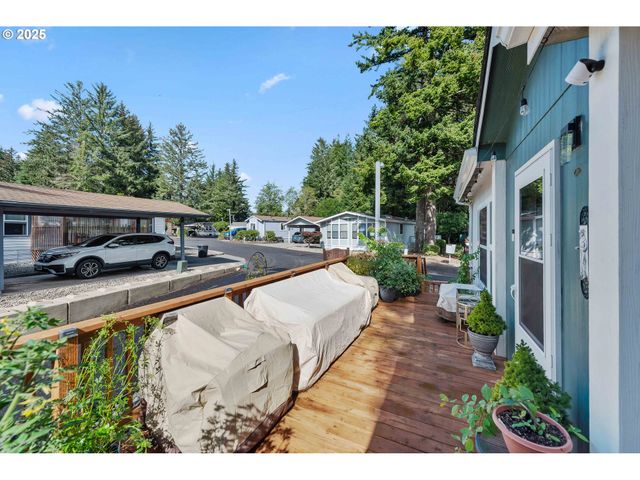 610 SHOREPINES Pl, Coos Bay, OR 97420