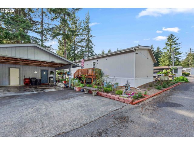 610 SHOREPINES Pl, Coos Bay, OR 97420