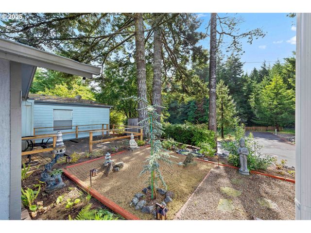 610 SHOREPINES Pl, Coos Bay, OR 97420