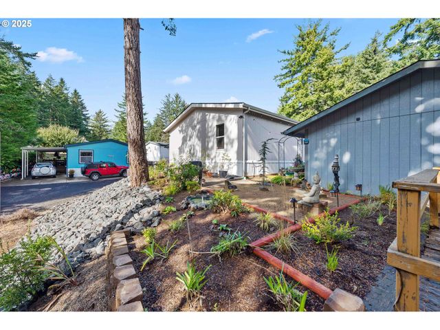610 SHOREPINES Pl, Coos Bay, OR 97420