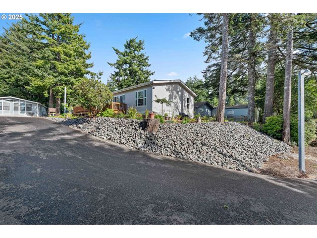610 SHOREPINES Pl, Coos Bay, OR 97420