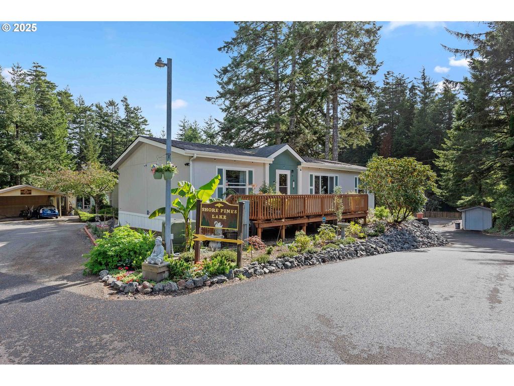 610 SHOREPINES Pl, Coos Bay, OR 97420