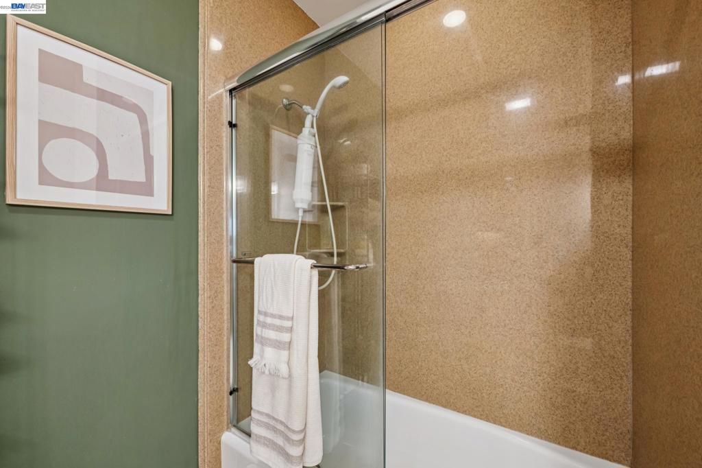 Image 21 of property listing at 428 Alice St 533, Oakland, CA 94607