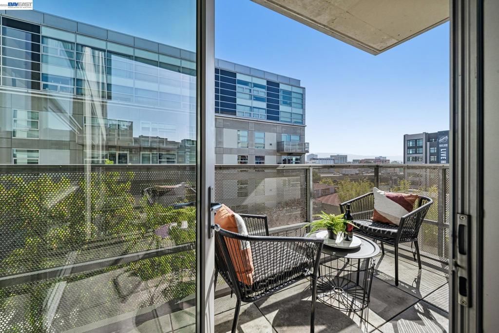 Image 23 of property listing at 428 Alice St 533, Oakland, CA 94607