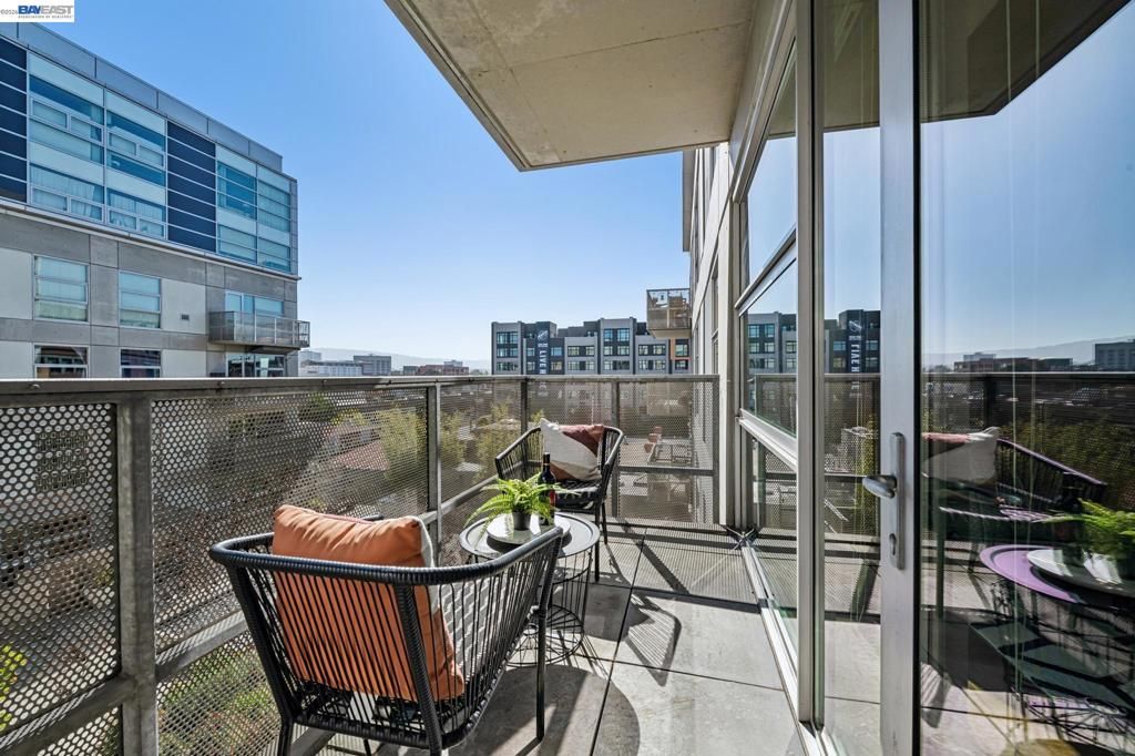 Image 24 of property listing at 428 Alice St 533, Oakland, CA 94607