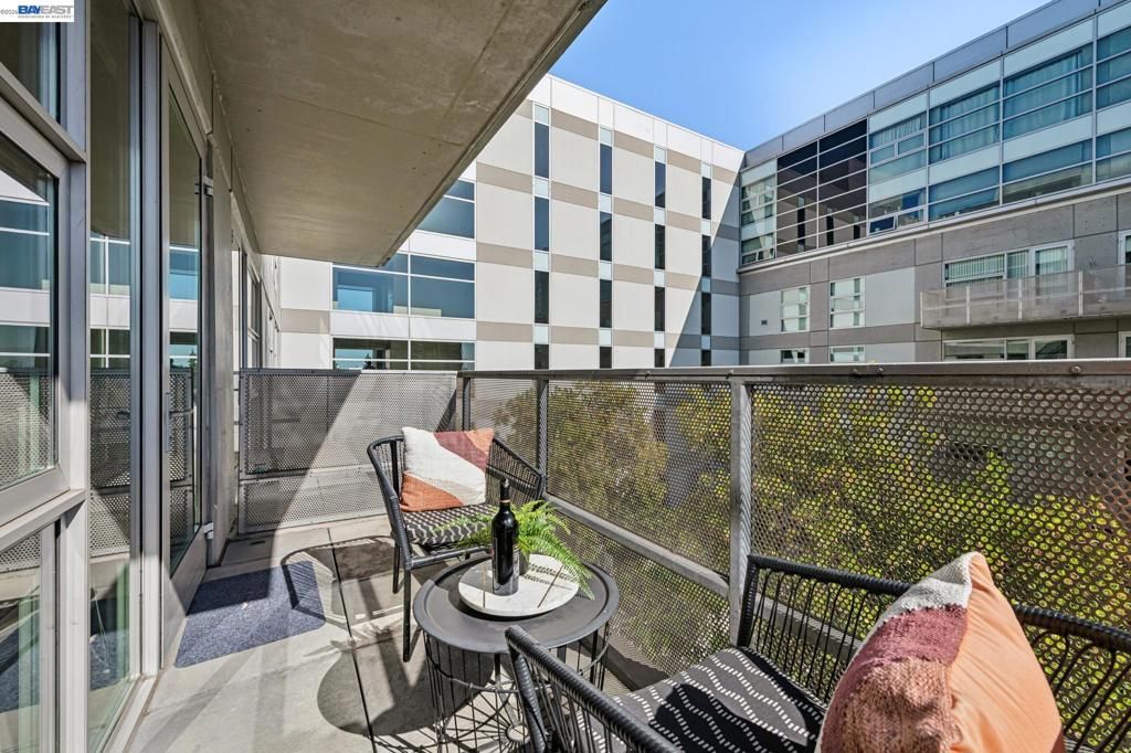 Image 25 of property listing at 428 Alice St 533, Oakland, CA 94607