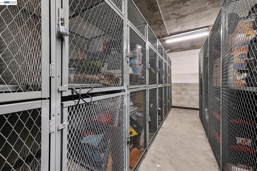 Image 27 of property listing at 428 Alice St 533, Oakland, CA 94607