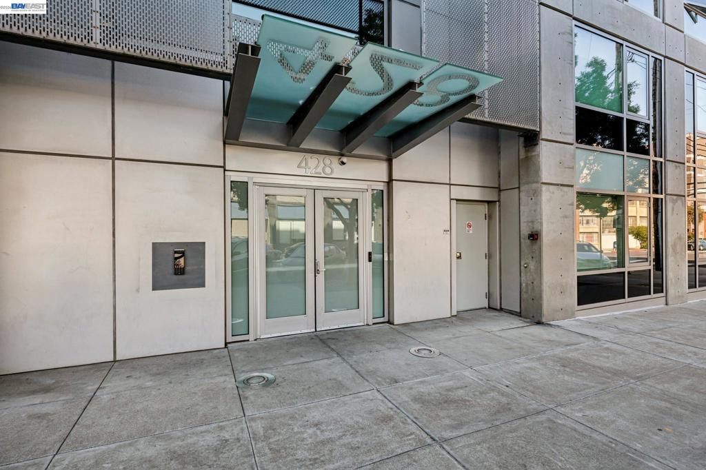 Image 30 of property listing at 428 Alice St 533, Oakland, CA 94607