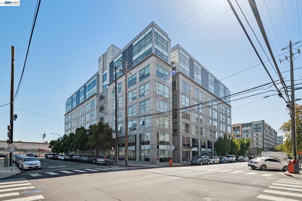 Image 31 of property listing at 428 Alice St 533, Oakland, CA 94607
