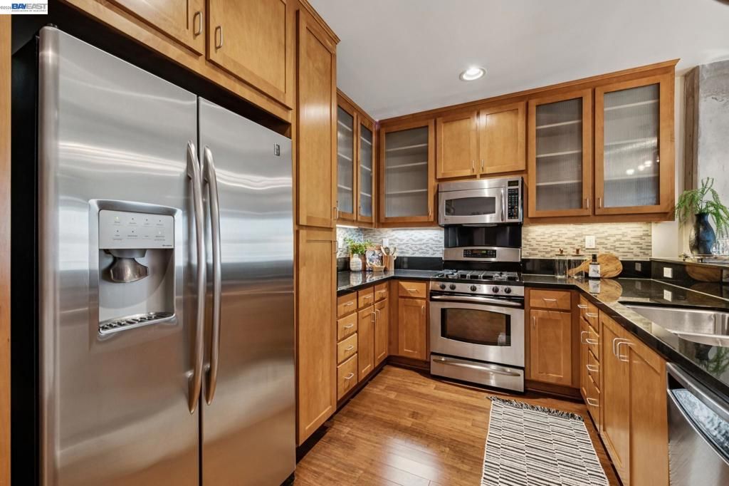 Image 9 of property listing at 428 Alice St 533, Oakland, CA 94607